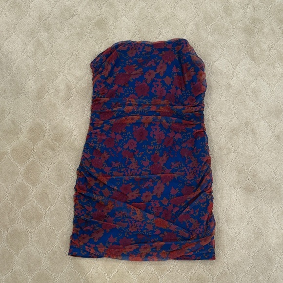 Lulus Dresses & Skirts - Lulus Floral Strapless Dress - Blue and Red